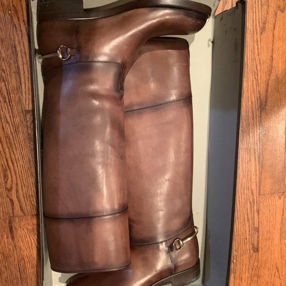 Authentic Gucci calf length boots. The calf area will only fit small legs. - Picture 2 of 8